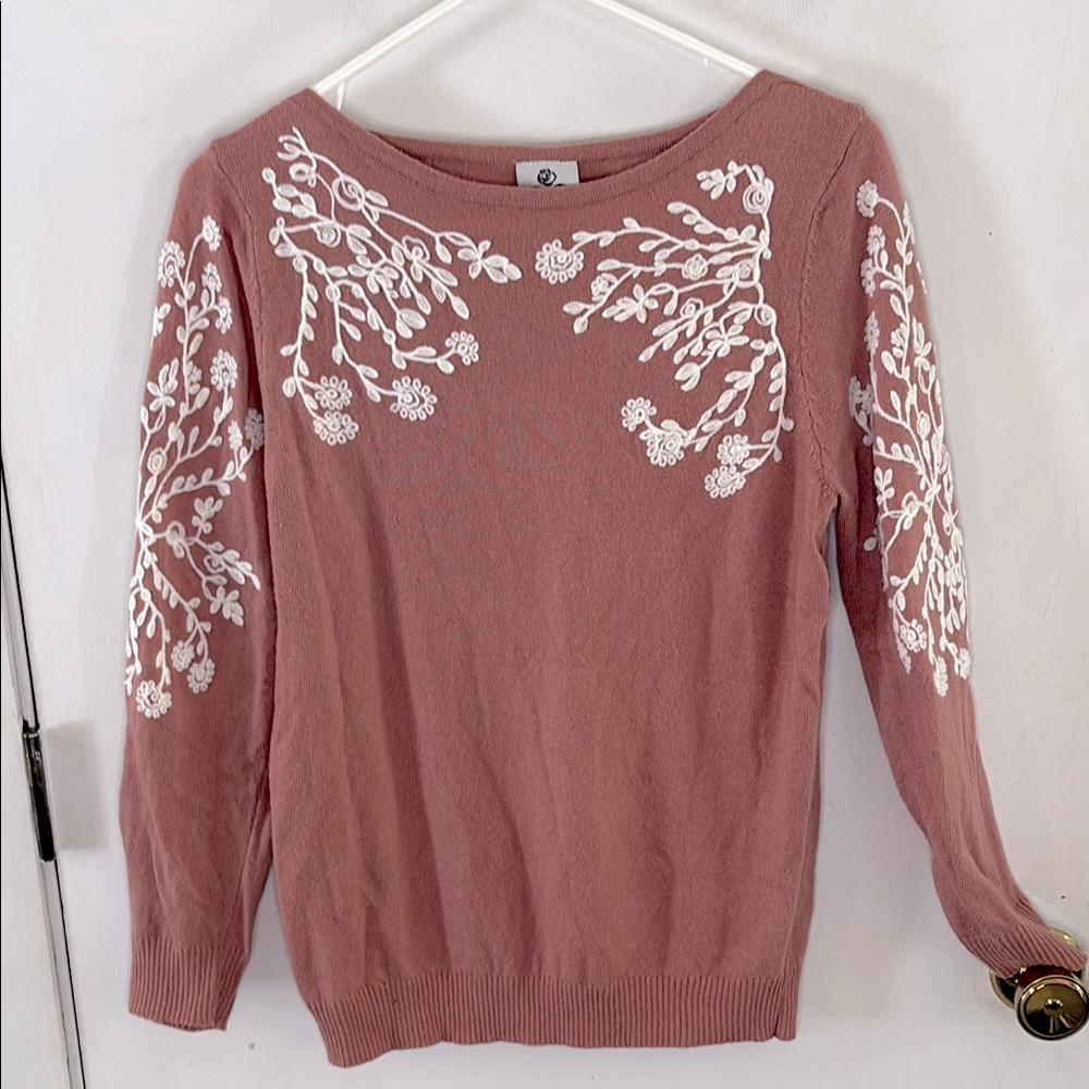 Rain & Rose soft rose sweater with white embroidery Size Medium